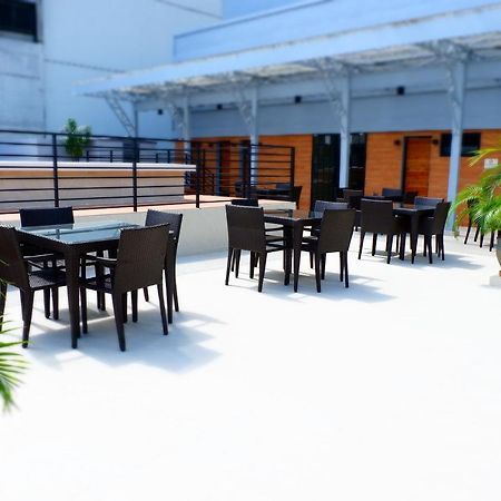 The Charter House Makati City Exterior foto