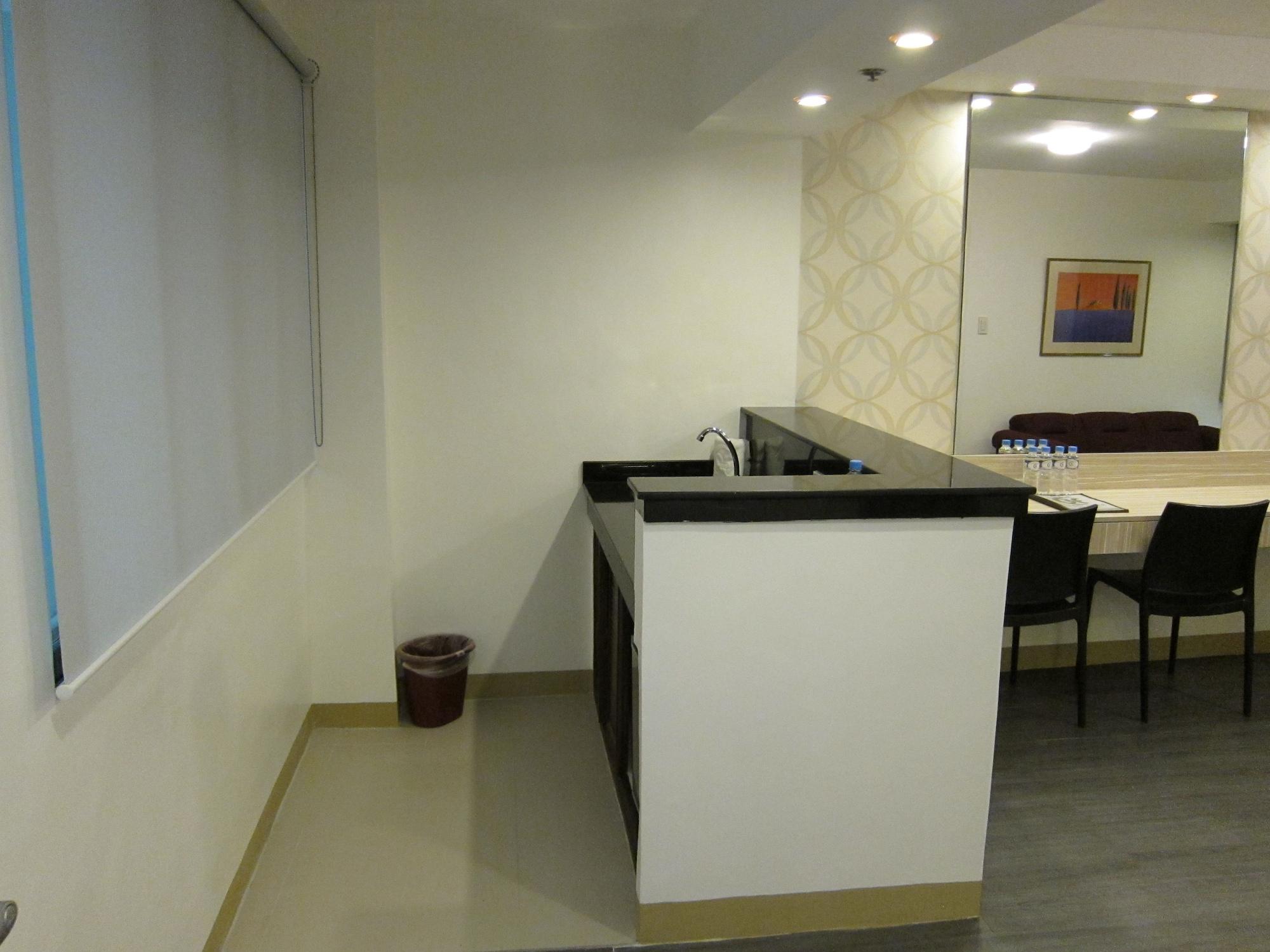 The Charter House Makati City Exterior foto