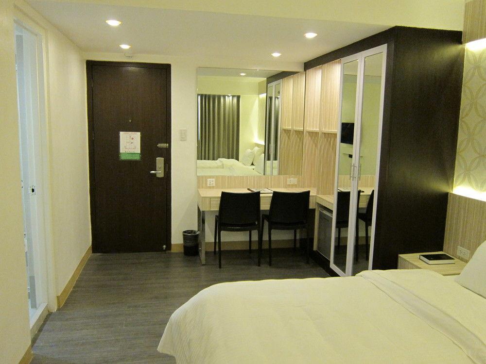 The Charter House Makati City Exterior foto