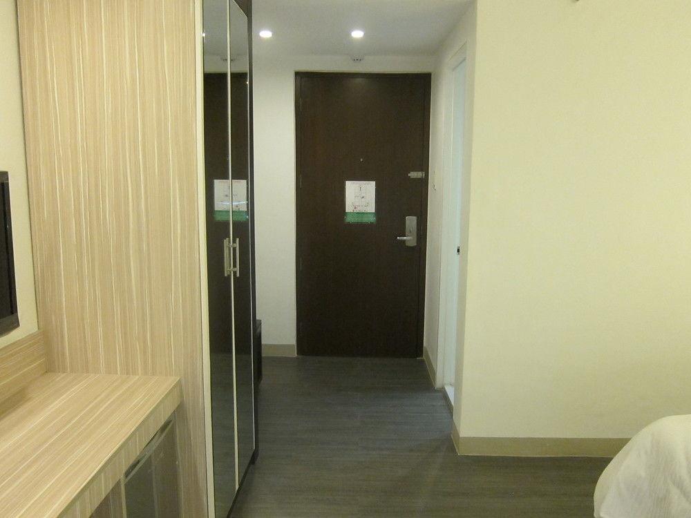 The Charter House Makati City Exterior foto