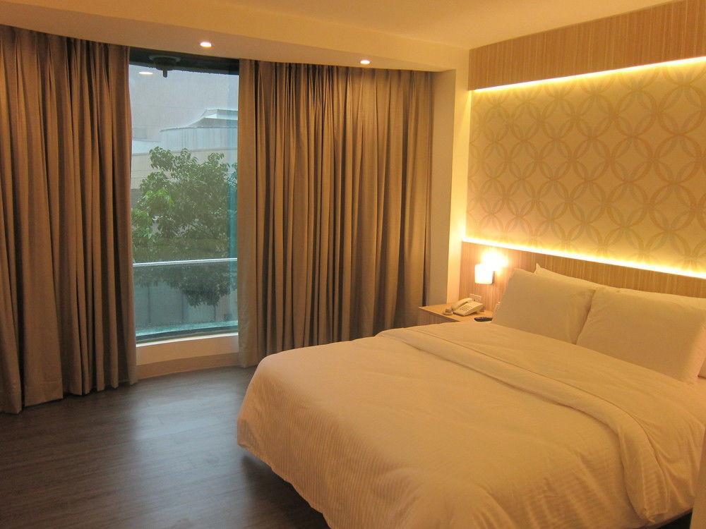 The Charter House Makati City Exterior foto