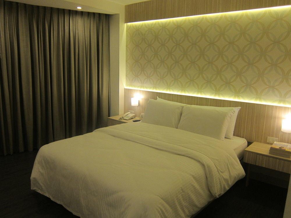 The Charter House Makati City Exterior foto