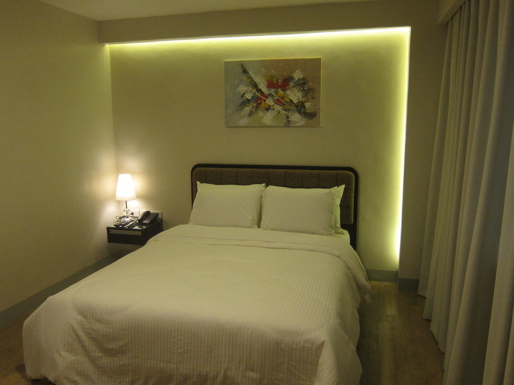 The Charter House Makati City Exterior foto