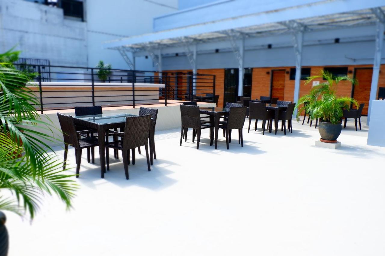 The Charter House Makati City Exterior foto
